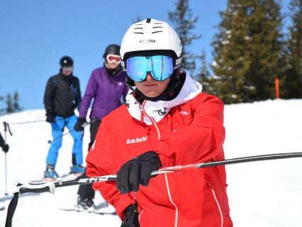 skilehrer-hand-vorne.jpg